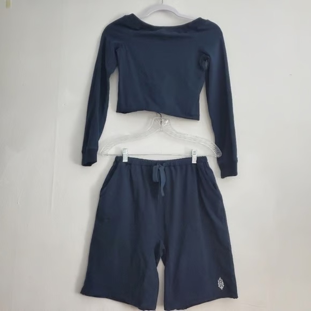 Free People MOVEMENT SET Hot Shot Easy Shorts & Long Sleeve Top Navy Blue NWOT - Picture 5 of 8